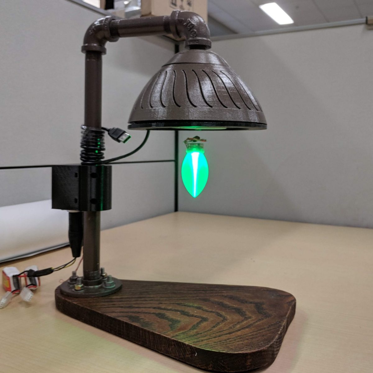 The floating light bulb: Theory vs&nbsp;Practice